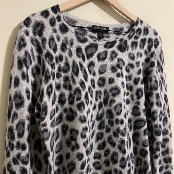 Charter Club Womens Cashmere Cheetah Print Sweater Top Size XL Gray Lightweight - Picture 2 of 6